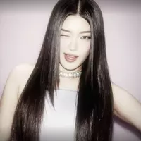 ★彡  𝓣𝓲𝓷𝓪彡★ (divaaa)