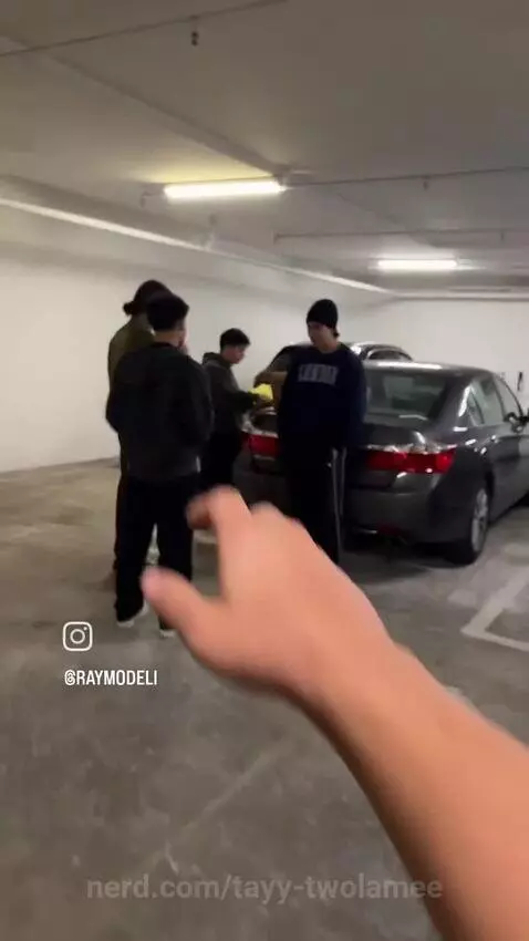 🧍‍♀️ by tayy-twolamee