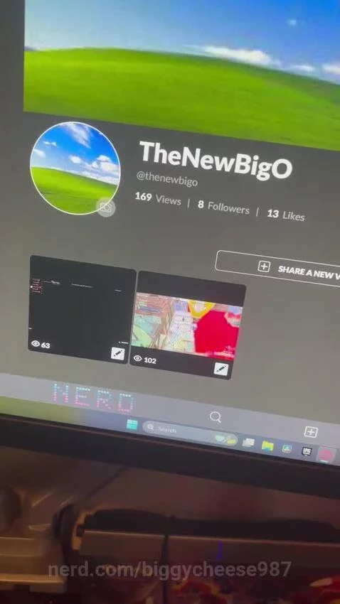 Follow this account and make it the biggest account on nerd.... by biggycheese987