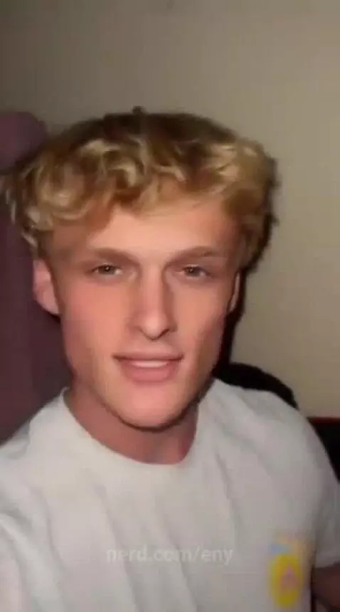 Aku 💁‍♀️ sayang 💅
Kamu juga 🍷 sayang 😎
Tapi sayang kita berj... by eny