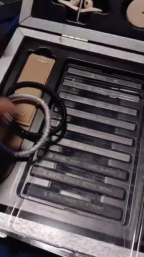 Got some new art supplies😁 by itsnotleahh