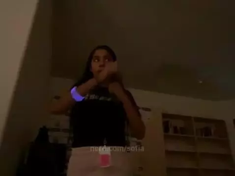 Pose for me by sofia