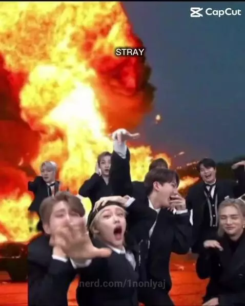 MY STRAYKIDS ADDICTION IS GETTING TOO OUTA HAND by 1nonlyaj