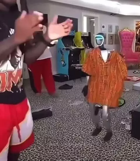 Freaky ahhh robot- by 1nonlyaj