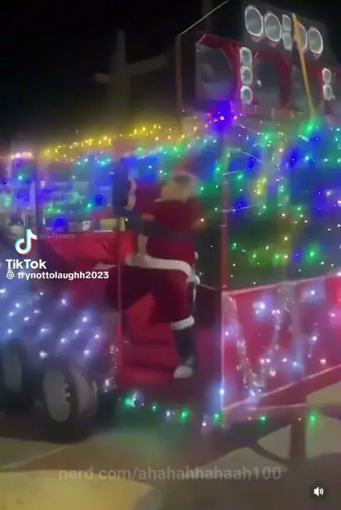 No presents this year 🥀🥀 by ahahahhahaah100