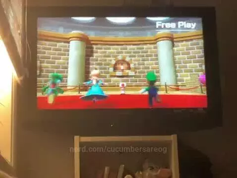 Lil gaming session by cucumbersareog