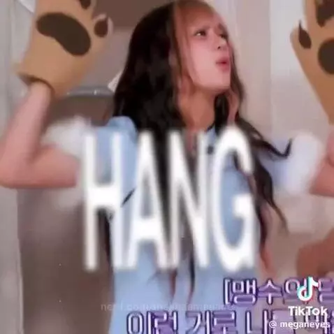 My dyslexic queen😌👑 by maknaemenace