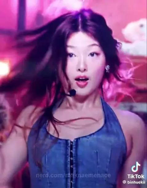 Yoonchae in Touch! by maknaemenace