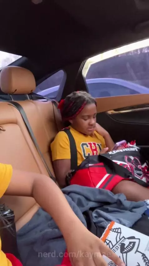 She don't pay attention by kaymae