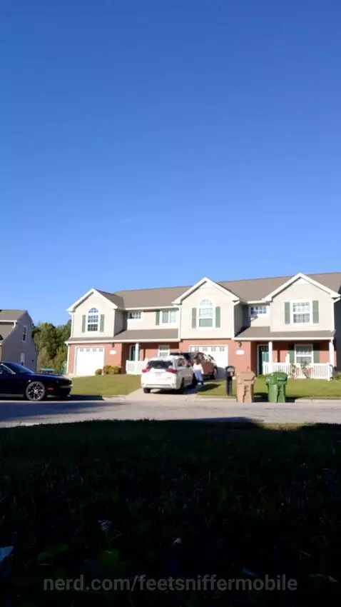 Ft.(igot4burgurs) by feetsniffermobile