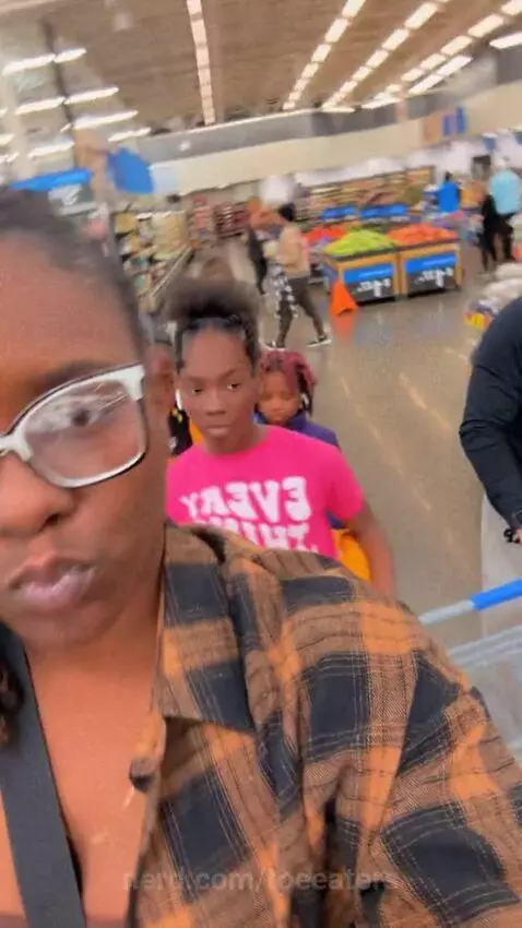 The Queen is back by toeeaters