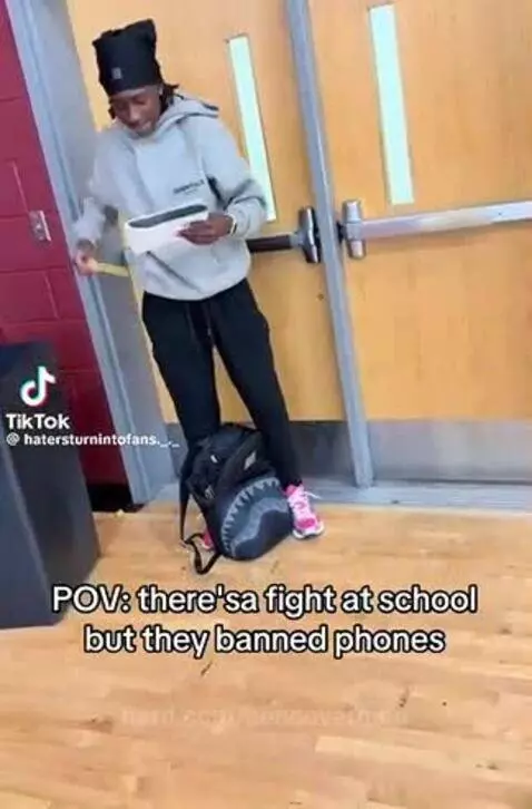 school fight by bendovermen