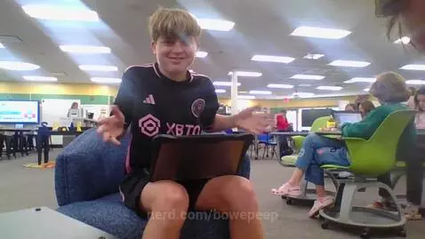 Dont mind the earthquake by bowepeep