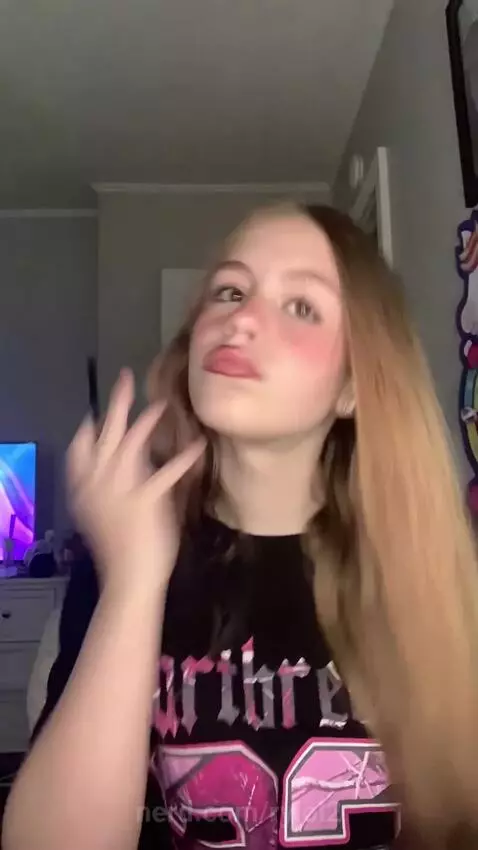 Straightening my hair p1 by rylol2