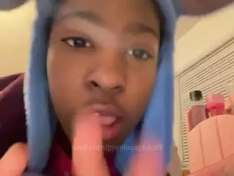 What’s wrong with people 🤦🏾‍♀️ by previouspickoff