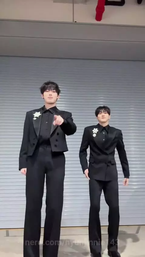 Sunoo<3 and jungwon<3 by hyunjinnie143