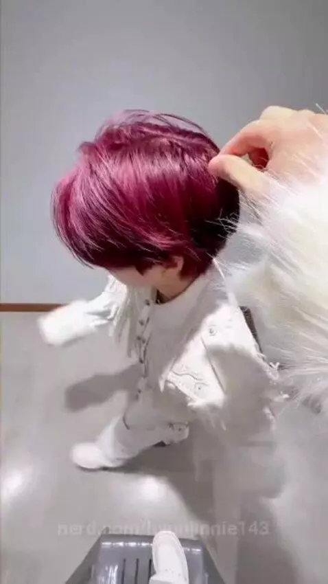 Not cute anymore<3 by hyunjinnie143