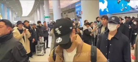 Stray kids are going back to korea<3 by hyunjinnie143