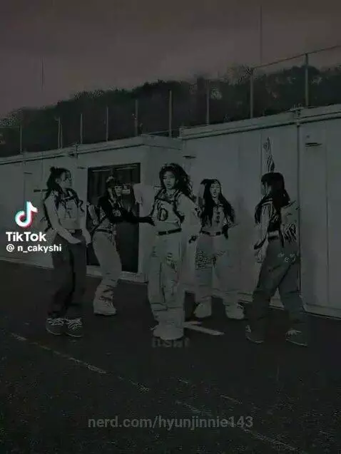 Newjeans<3 by hyunjinnie143