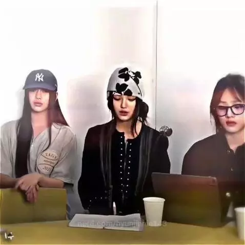 Newjeans<3 by hyunjinnie143