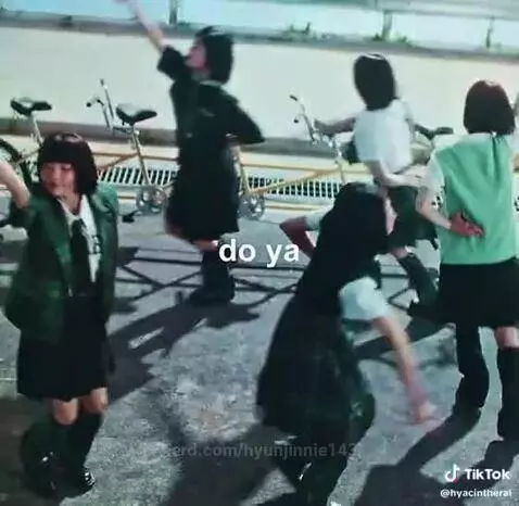 Illit<3 by hyunjinnie143