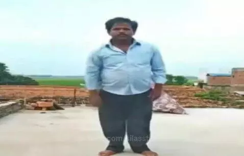 HaLoO I Am UndER ThEe WAAteR by silasstar