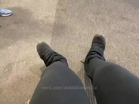 Happy feet!! -.- by skibidifanumtax