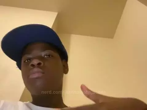 My Snapchat is phirelove25 and My  Discord is @AmirJackson_7... by johnsonjohnjackso