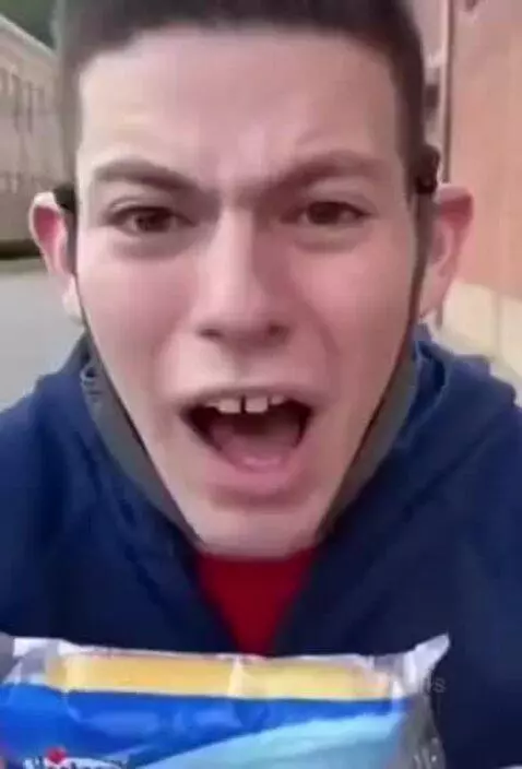 WHAAAAAAAAAAA by springtrapsbulkyballs