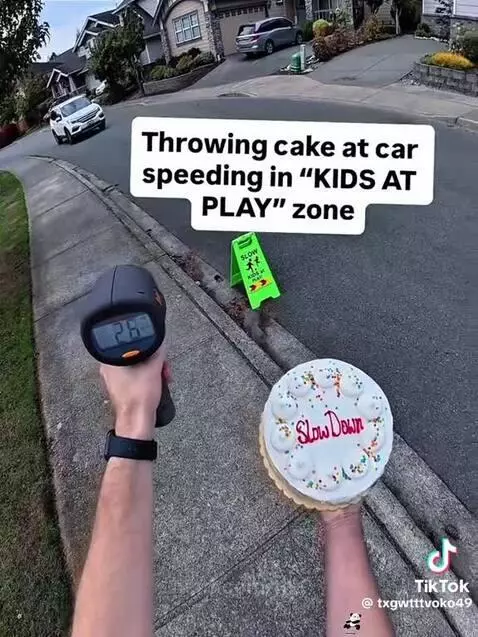 ITS A SCHOOL ZONE by teo