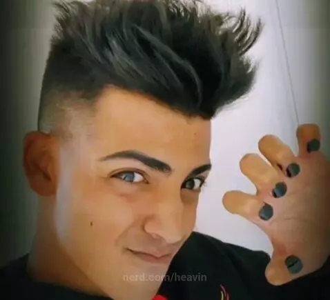 AHHH THIS IS MY FAVORITE YOUTUBER SO I MADE THIS OF HIM WHAT... by heavin