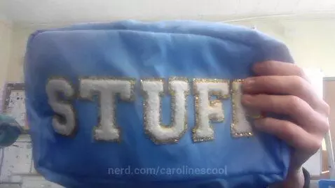 what's in my bag by carolinescool