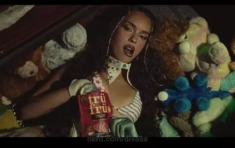 Pinky up ☕️ ✨ 🤏 by divaaa