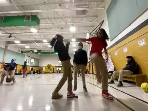 She dragged me by dania