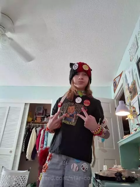 Only posting this so my friends can see the fit for the con ... by star-cooki