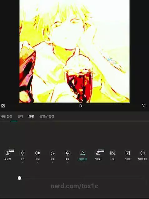 Tell me I'm not wrong don't this look creepy? by tox1c