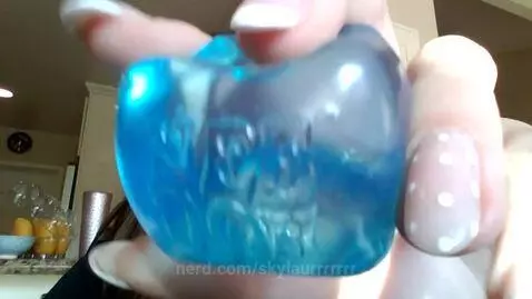 my brothers needoh.... he doesnt know im borrowing it ;) by skylaurrrrrrr