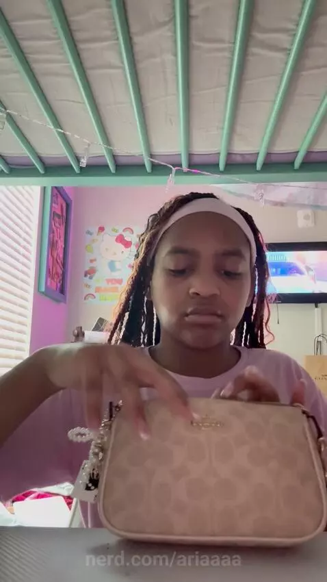 He still won’t stand. by ariaaaa