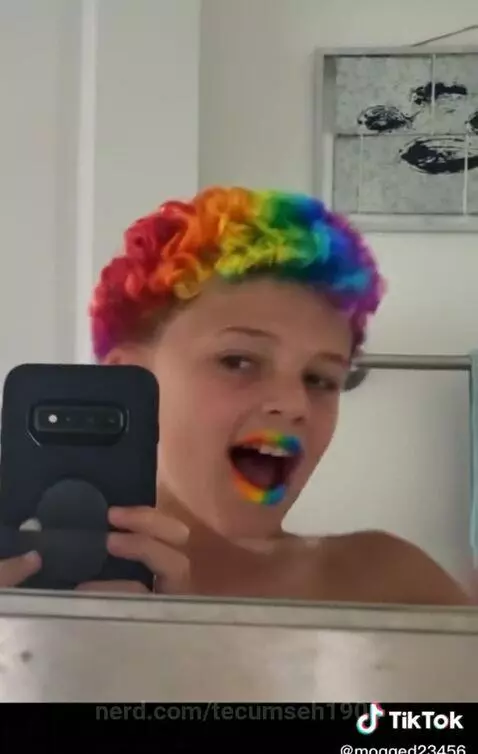 Dancing in the mirror by tecumseh1900