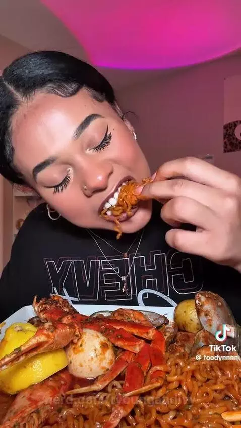 Mukbang by ryoungandivy