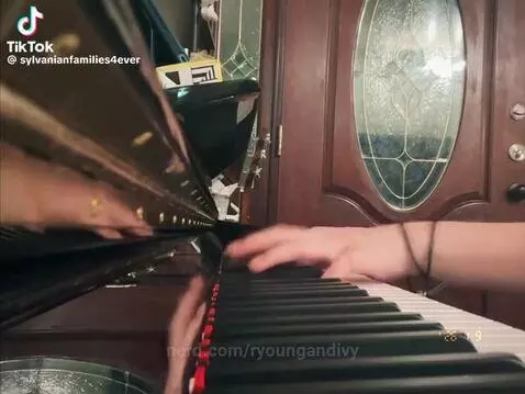 Piano or silent..voice by ryoungandivy