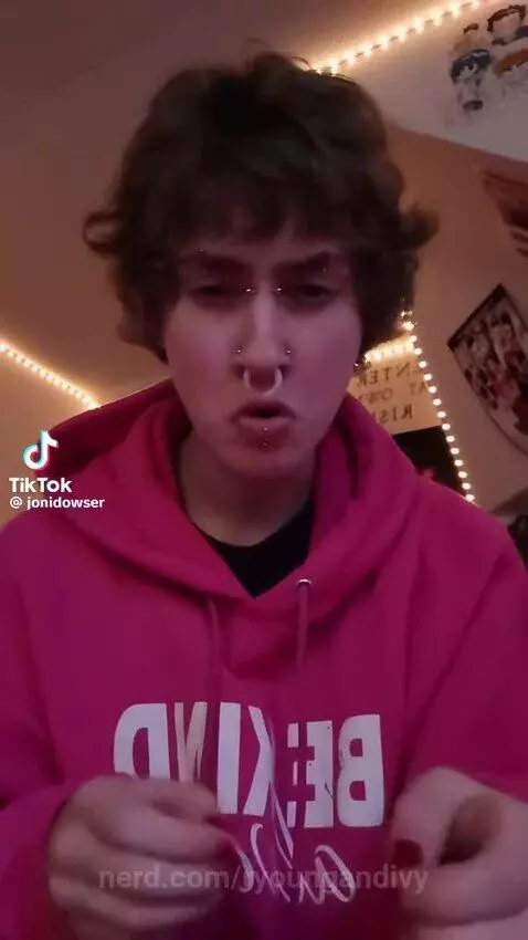 Kinda disturbing by ryoungandivy