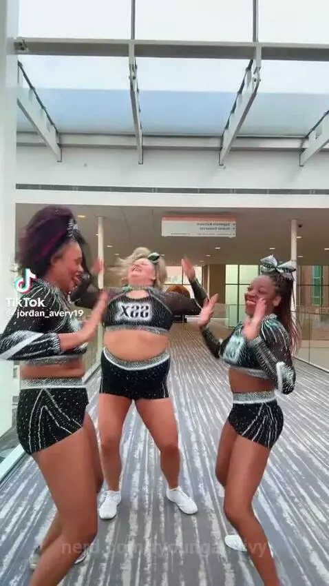 AYYYY by ryoungandivy