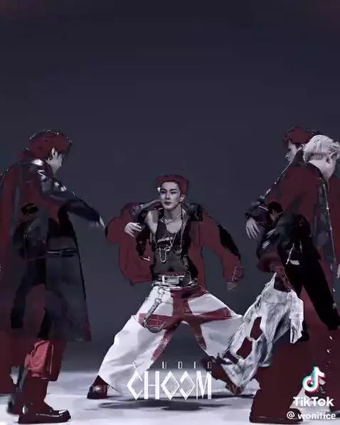 ITS A KNIFE by cheyyloveroyyy