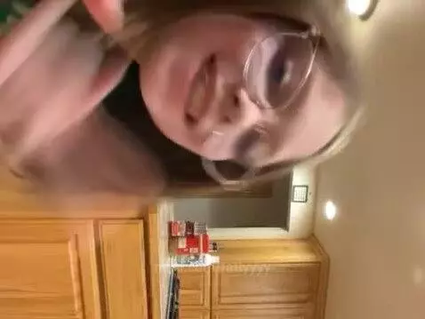 Eating goldfish by fattyyyy