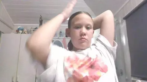 that is  me doing my hair by harleybabe69