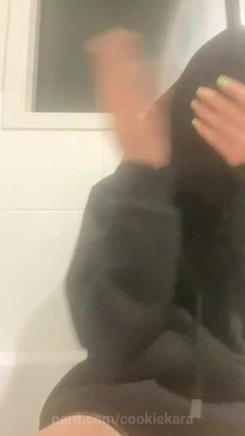 My first vid don’t judge lmao by cookiekara
