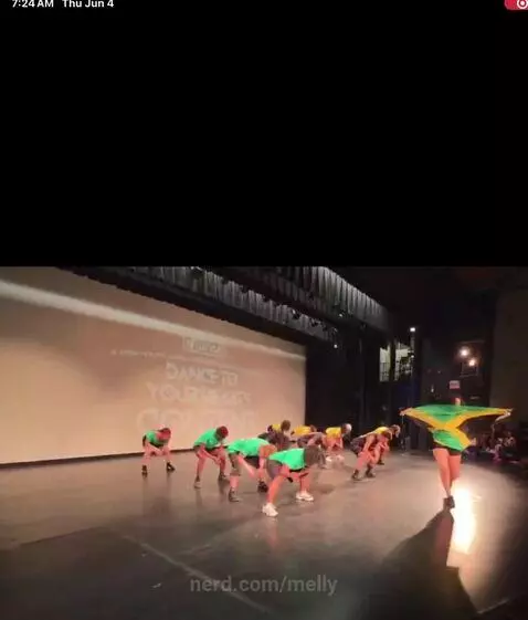 Watch the guy in all black front middle by melly