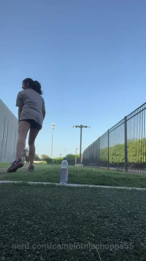 I raced my older sister and she got smoked even with a head ... by camelotnlechoppa55