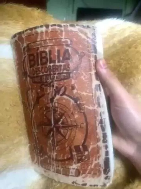 Bíblia is the divine book by zack7k